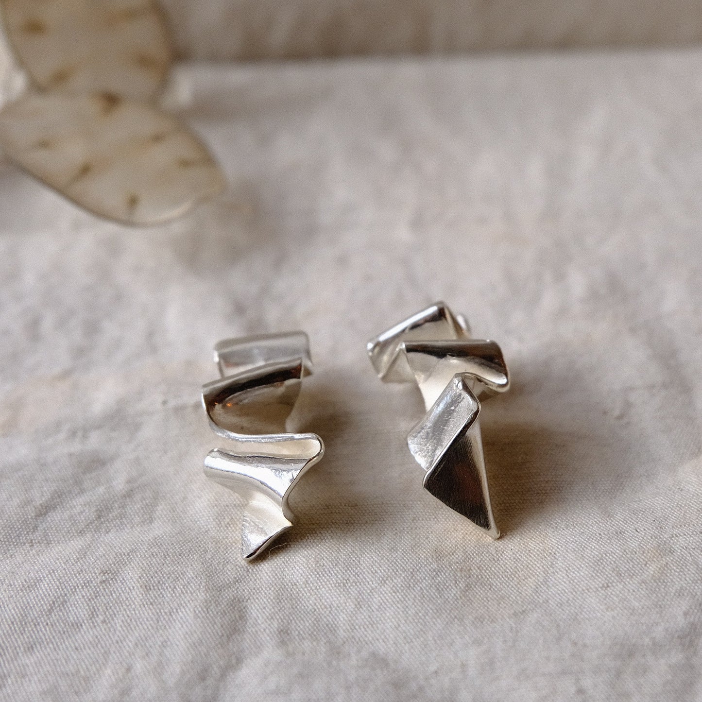 River Series: Fluid studs