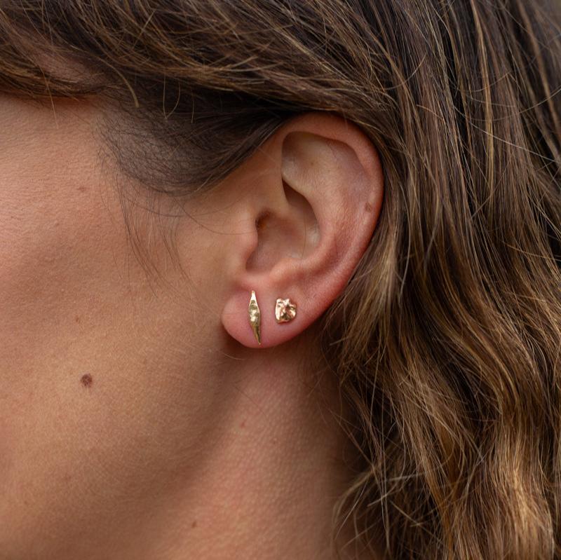 Gold rain stud earring 2