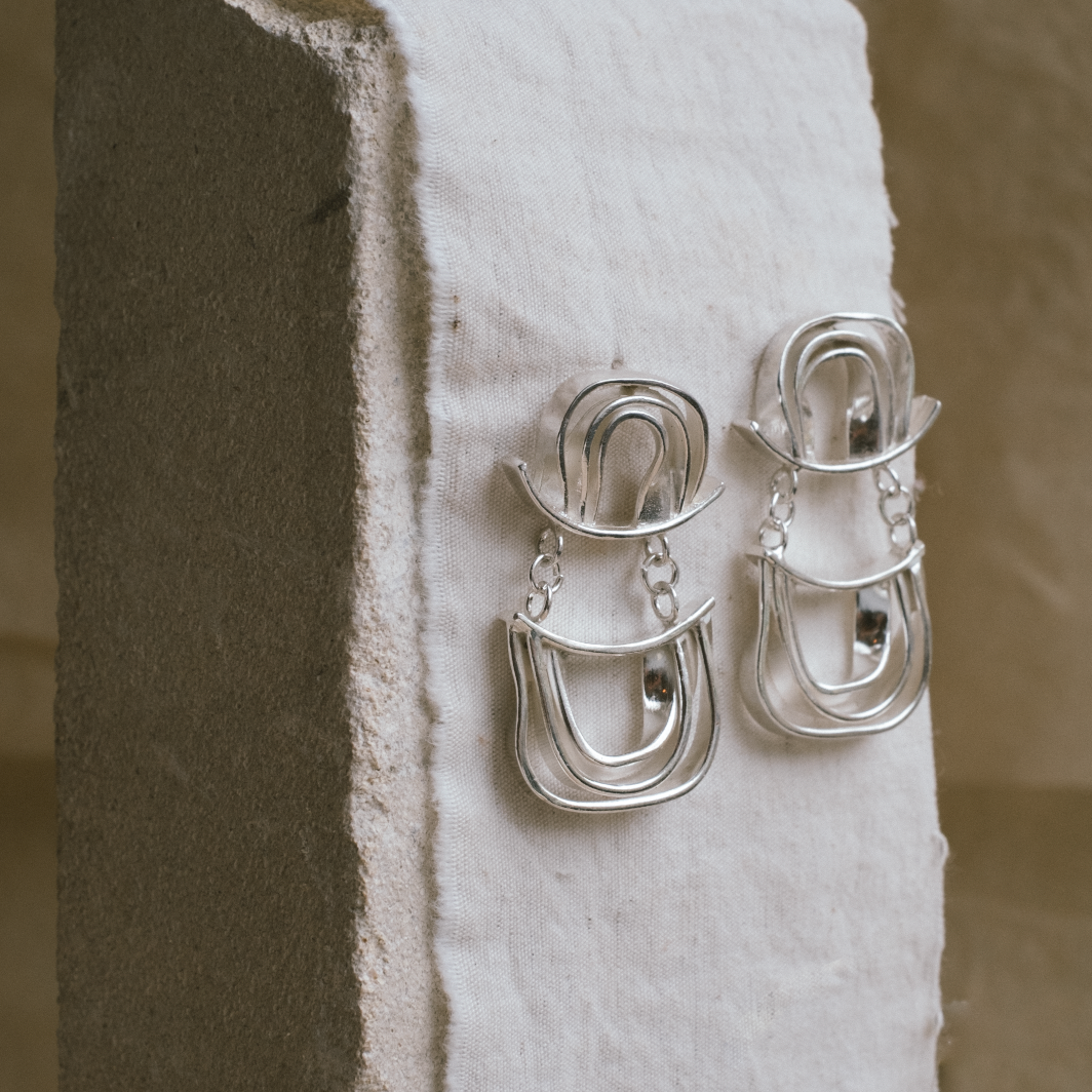 contour earrings