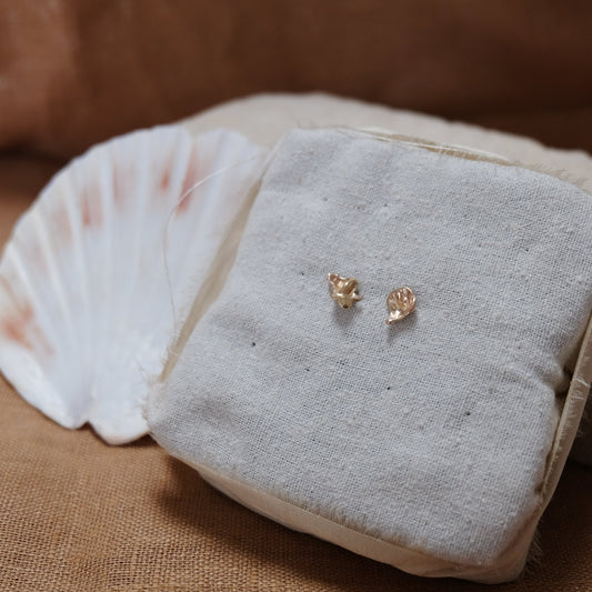 Gold rain stud earrings 1