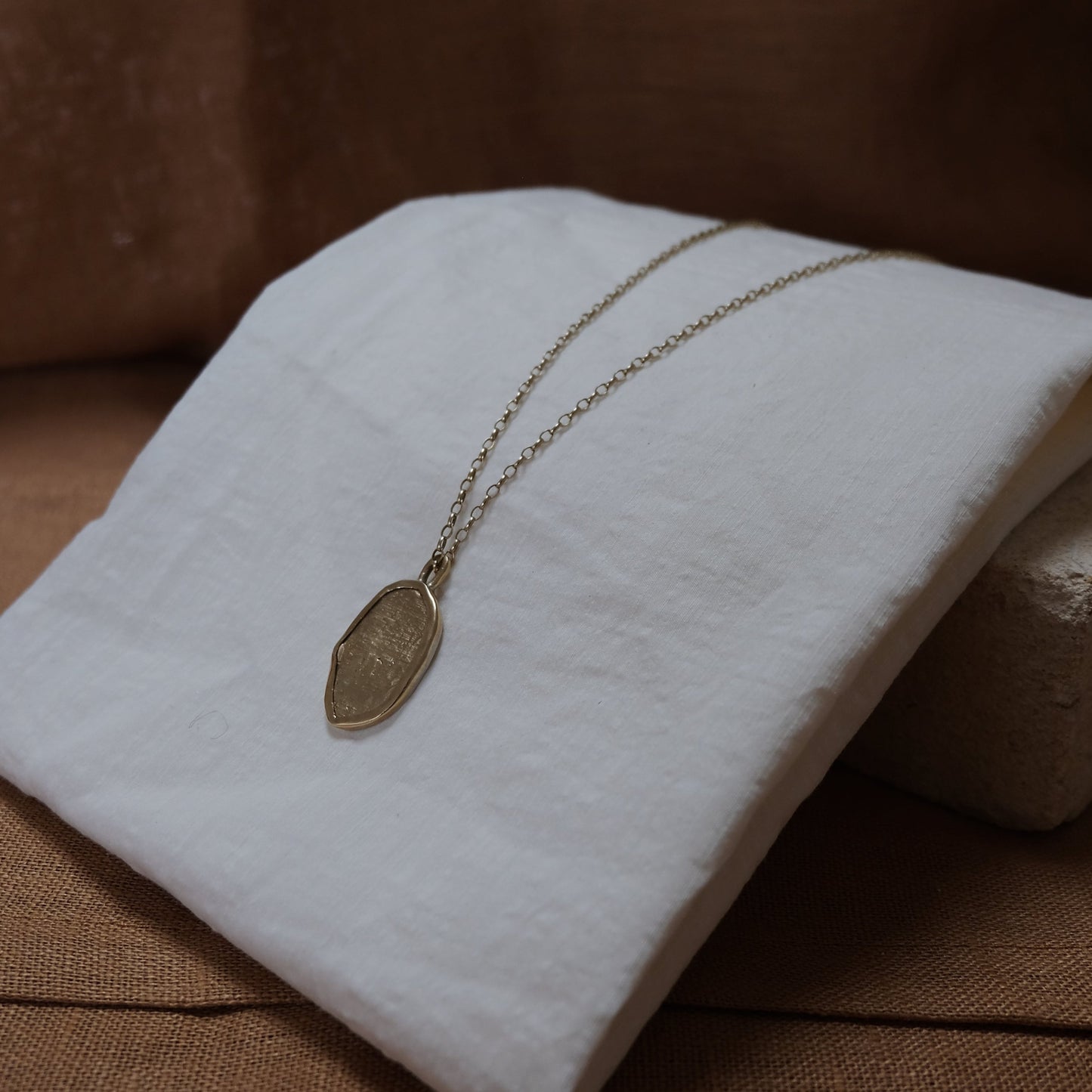 Rock 'mirror' Gold necklace