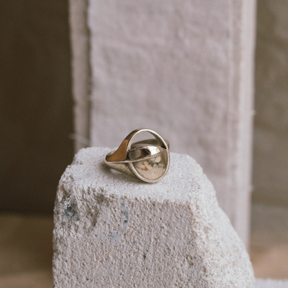 Sustainable Gold signet ring 