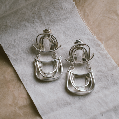 contour earrings