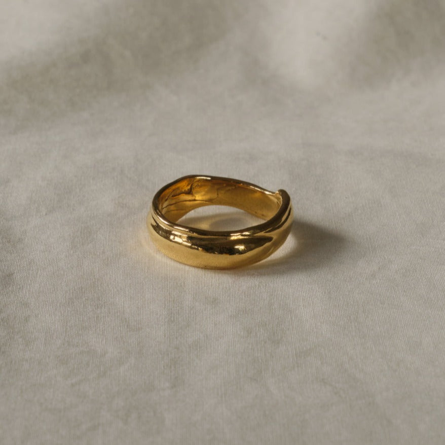 Flow Wedding Ring