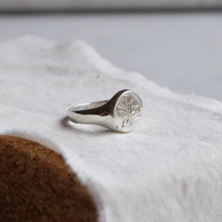 custom engraved signet ring